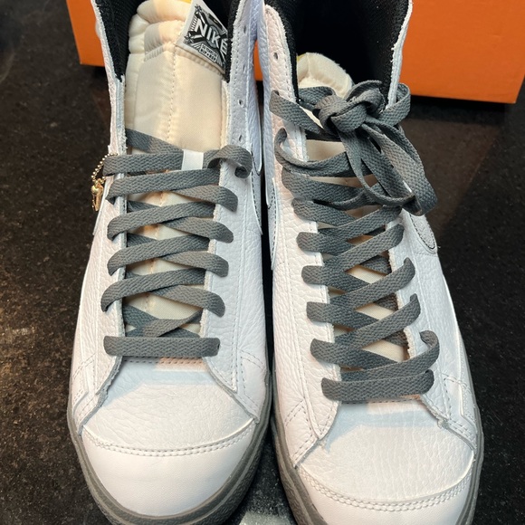 Sz 11 NIKE BLAZER MID '77 SE 50 YEARS OF HIP HOP CASUAL SHOES - Picture 3 of 11